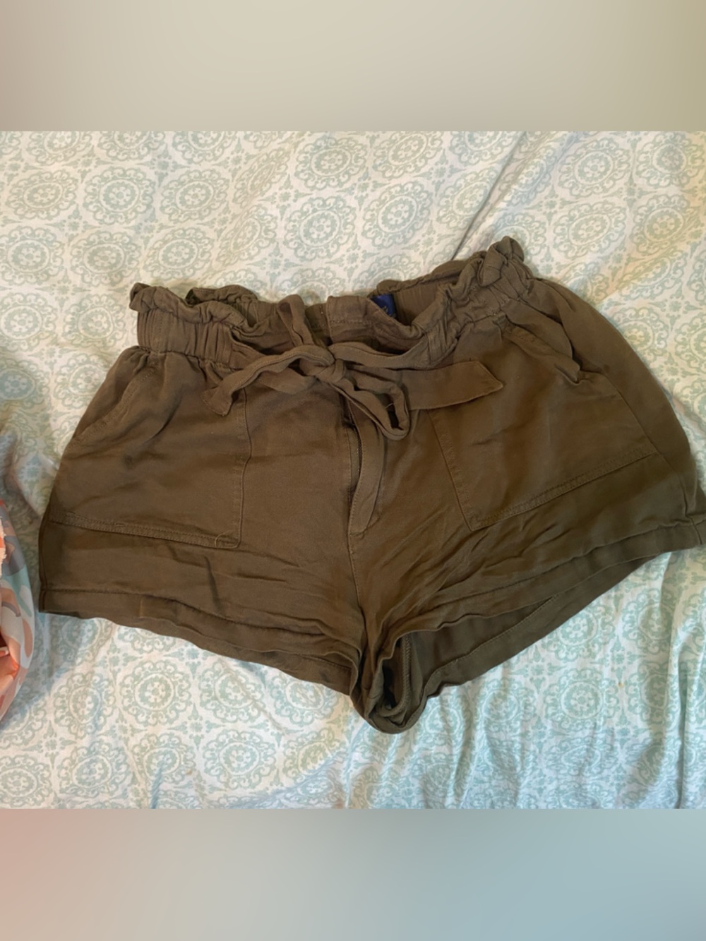 Women's Olive Tie-Waist Relaxed Shorts
